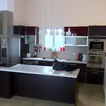 Βίλα Luxurious 6 Bedroom With A Private Pool