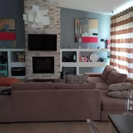 Luxurious 6 Bedroom With A Private Pool *