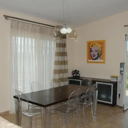 Luxurious 6 Bedroom With A Private Pool וילה *