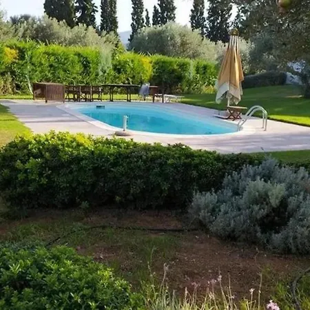 וילה Luxurious 6 Bedroom With A Private Pool Chalkís