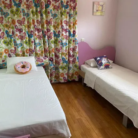 Luxurious 6 Bedroom In A Great Location Villa *