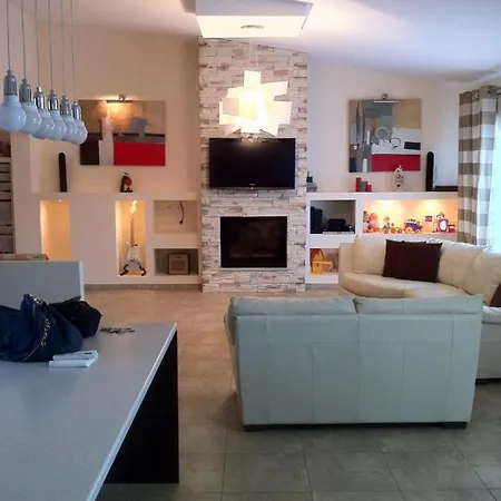 Luxurious 6 Bedroom In A Great Location Villa Chalkís