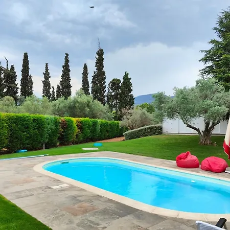 וילה Luxurious 6 Bedroom With A Private Pool Chalkís